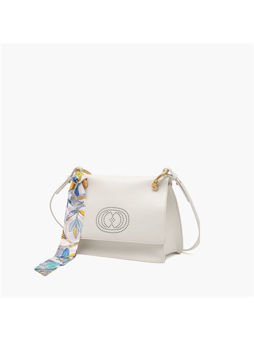 drilled logo med.shoulder bag tumbled leather cream La carrie | 141P-BM-330-TBL/CRECREAM